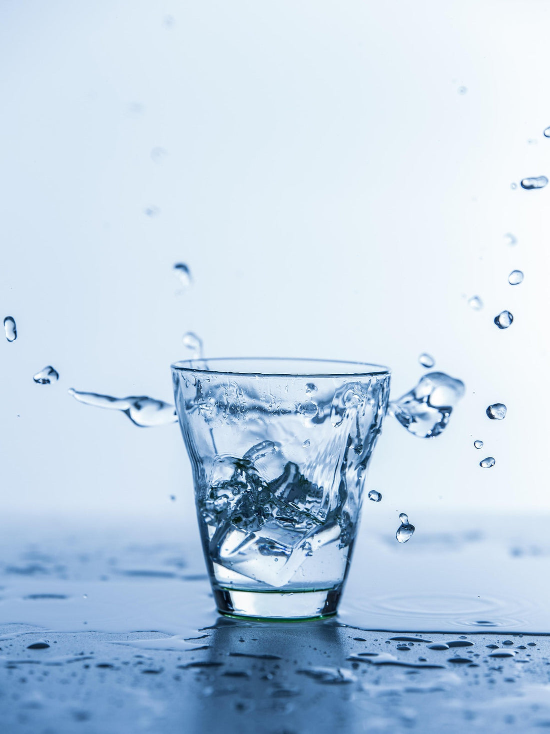 ¿Sirve de algo tomar agua simple?