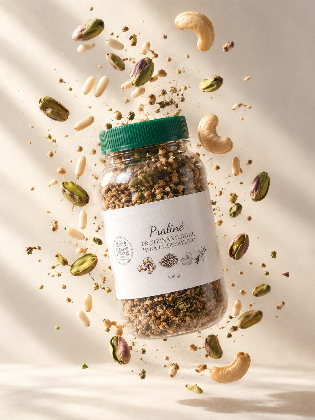 Frasco de praliné de proteína vegetal de 300 gr, rodeado de nueces, semillas y especias en el aire