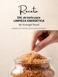Portada de la receta digital de Sal de baño para limpieza energética: mano tomando sal en un frasco de vidrio